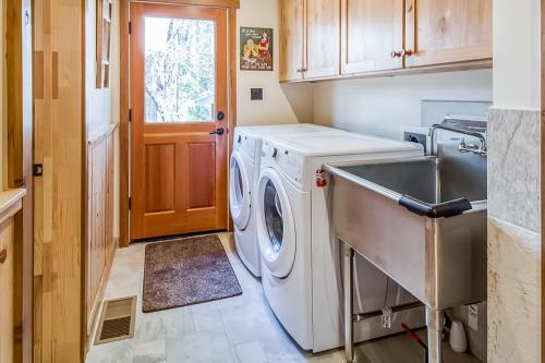 5 Bed 3 Bath Vacation Home In Shaver Lake