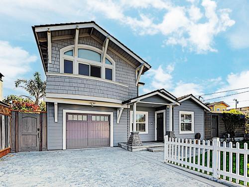 New Listing! ?surfer's Paradise? W/ Backyard Oasis Mature Home