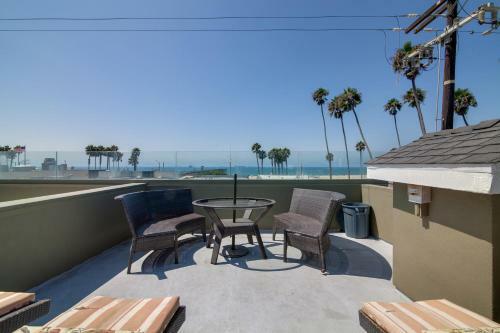 Ocean-view Oasis With Rooftop Deck - Steps To Beach Home