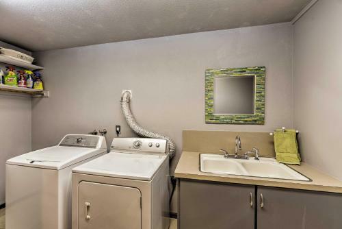 Crescent City Home With Deck - 15 Mins To Beach
