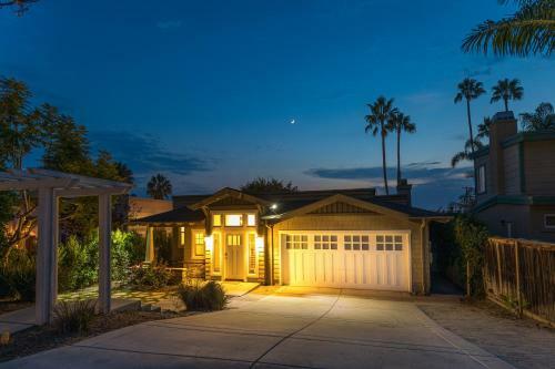 Custom Craftsman Home With Lagoon Pool & Spa Home
