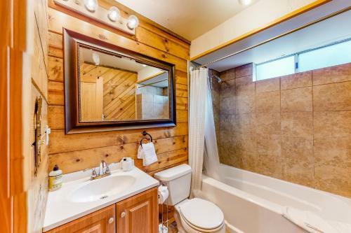 Hillside Creek Cabin