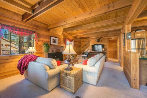 Alpenglow Lake House