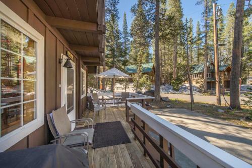 Alpenglow Lake House