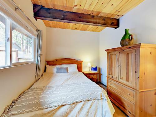 2275 Silver Tip Ave Cabin