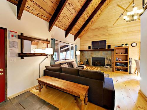 2275 Silver Tip Ave Cabin