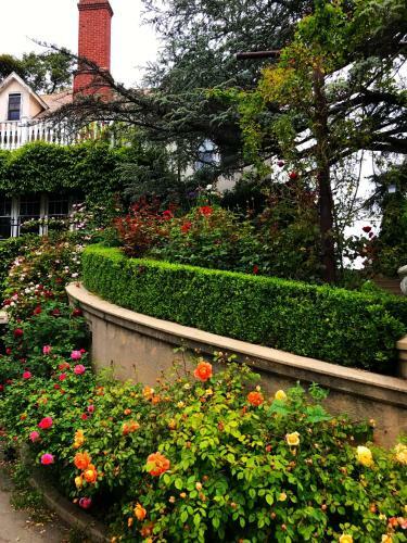 The Inn On Knowles Hill Bed & Breakfast Hotel