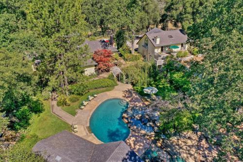 Sonora Home On 10 Resort Acres With Shared Pool!