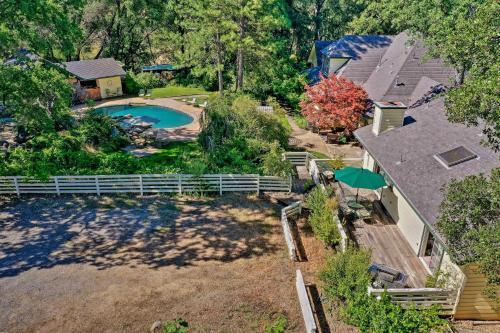 Sonora Home On 10 Resort Acres With Shared Pool!