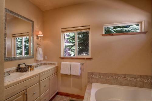 Alpine Haus Tahoe By Lake Tahoe Accommodations