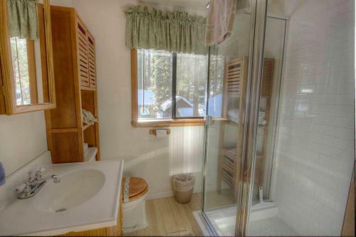 Breezy Pines Cabin By Lake Tahoe Accommodations