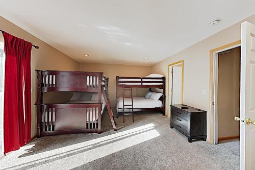 New Listing! Spacious Hideaway With Hot Tub Home