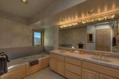Beach Drive Beauty By Lake Tahoe Accommodations