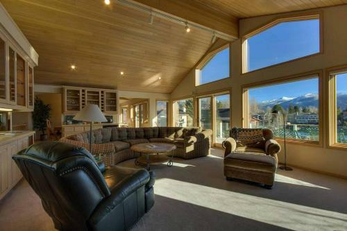 Beach Drive Beauty By Lake Tahoe Accommodations