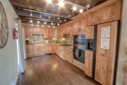 Snowshoe Chalet By Lake Tahoe Accommodations