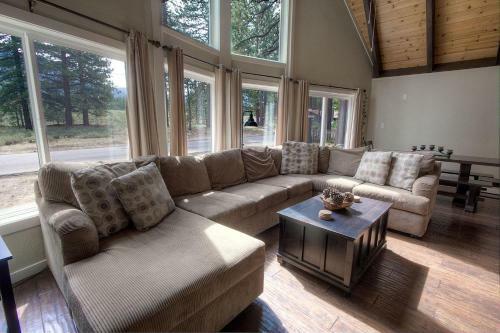 Snowshoe Chalet By Lake Tahoe Accommodations
