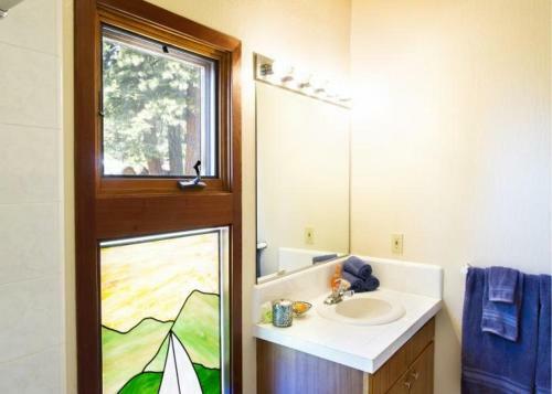 Eagles Perch Lake View Rental Cabin