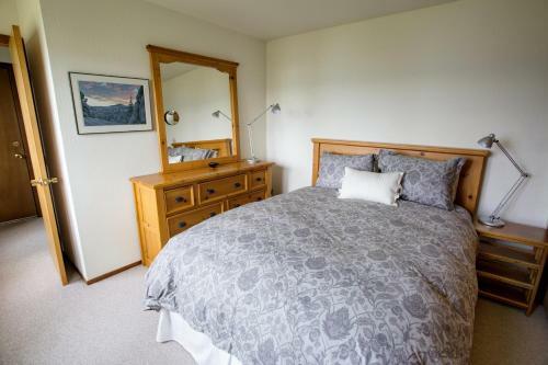 Eagles Perch Lake View Rental Cabin