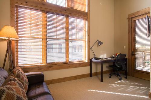2 Bedrooms W/ Large Loft + 2.5 Baths - Sleeps 8. Free Grocery Delivery!