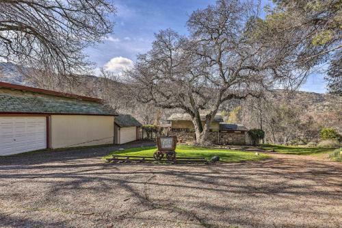Updated Home - 7 Miles To Sequoia National Park!
