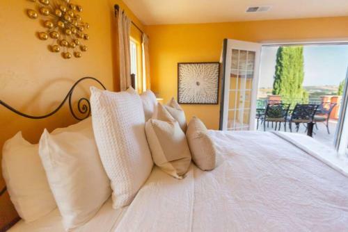 Hostal Aterno Vineyard, Guest House