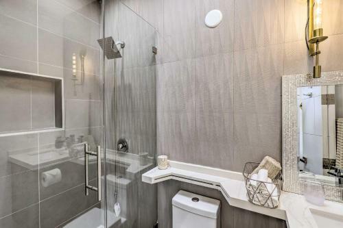 Chic West Coast Escape With Patio 3 Mi To Beach