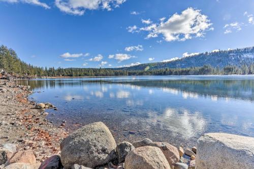Modern Tahoe Donner Retreat With Deck And Grill!
