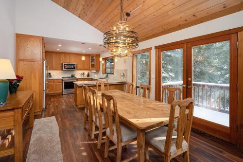 Private Mountain Retreat With Sauna & Game Room Home