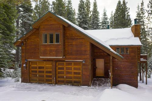 Private Mountain Retreat With Sauna & Game Room Home