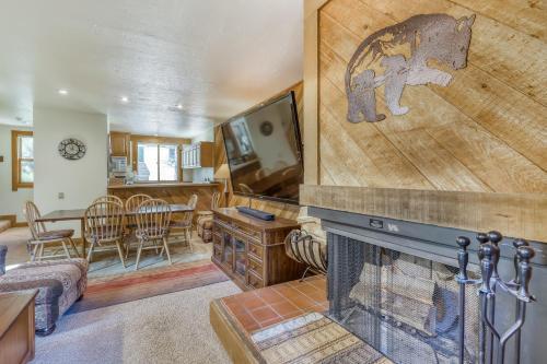Cheery Gold Bend Family Condo