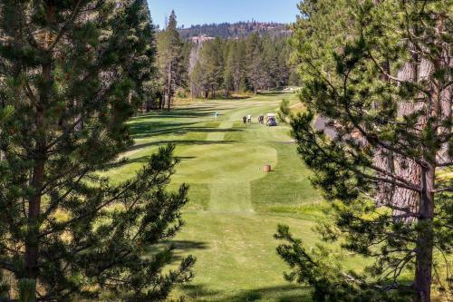 Retro Family Gathering Home In Tahoe Donner