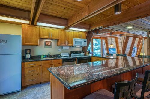 Retro Family Gathering Home In Tahoe Donner
