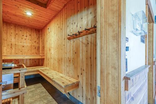 Comfortable And Convenient Truckee Condo
