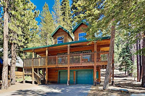 Tranquil Cabin - Big Deck, Pool Table, Near Trails Home
