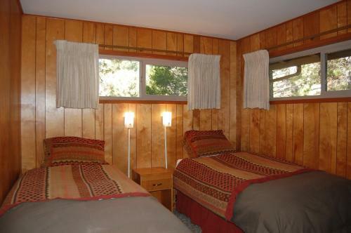 99 Yosemite Mountain Lodge