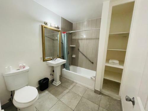 Hotel Casa Blanca Inn & Suites