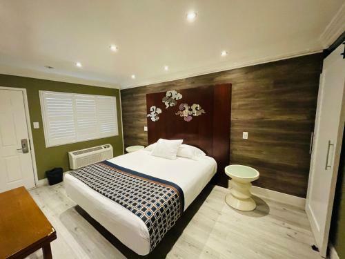 Hotel Casa Blanca Inn & Suites
