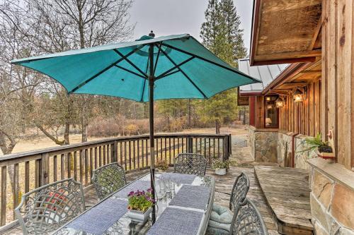 Eclectic Shasta Cascade Getaway On 15-acre Ranch!