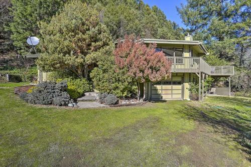 Woodsy Willow Creek Getaway With Pool And Deck!