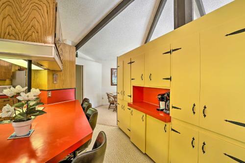 Woodsy Willow Creek Getaway With Pool And Deck!