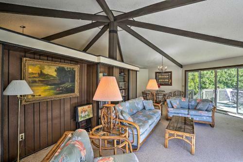 Woodsy Willow Creek Getaway With Pool And Deck!