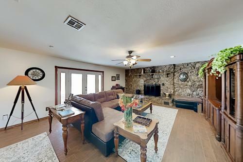 Dream Oasis - Private Heated Pool - Home Theater Home