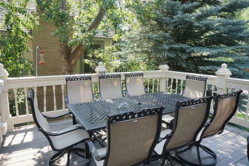 720 Bleeker St W (203146-7808) Home