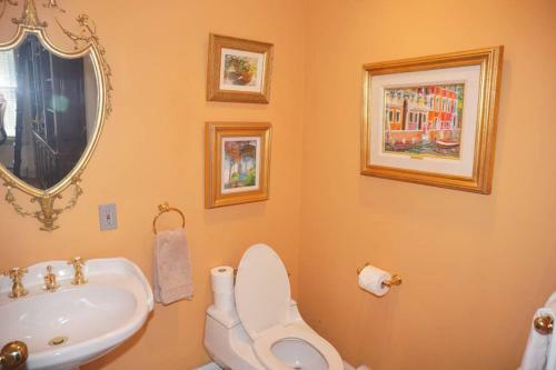 720 Bleeker St W (203146-7808) Home