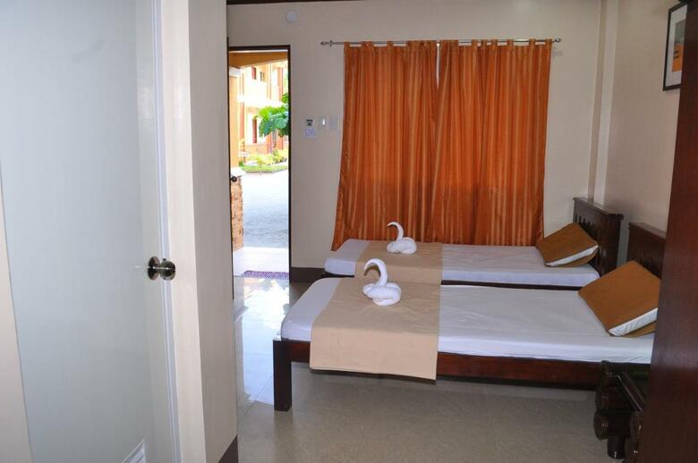 Hotel Slam's Garden Resort
