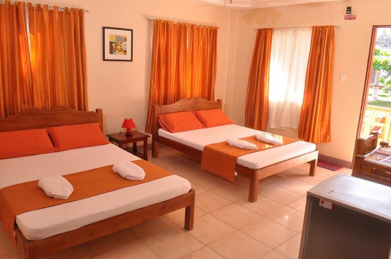 Hotel Slam's Garden Resort