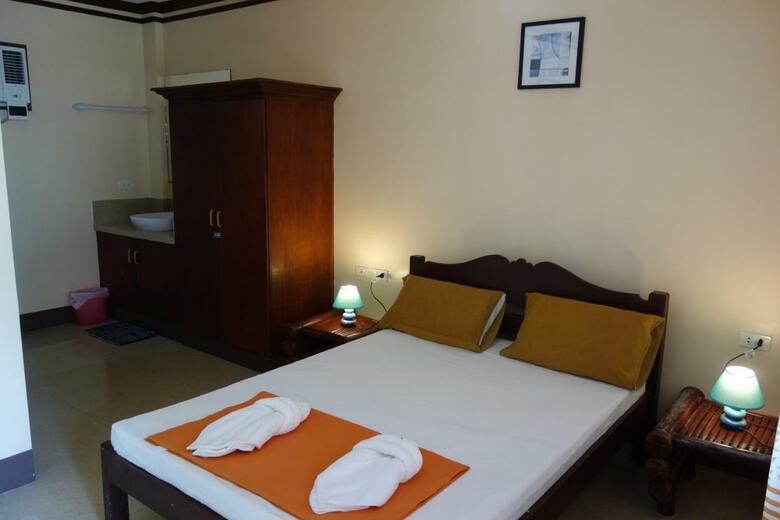 Hotel Slam's Garden Resort