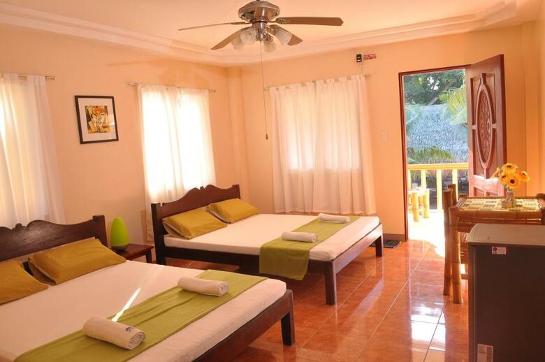 Hotel Slam's Garden Resort