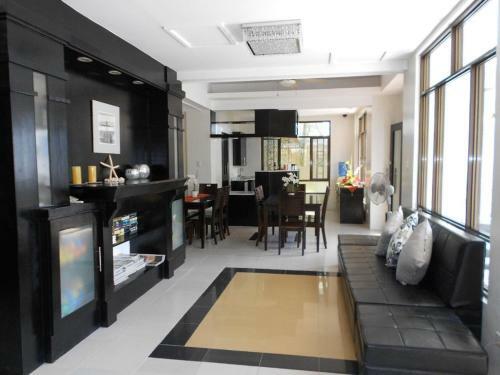 One Crescent Place Hotel