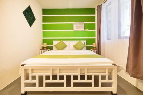 Hostal 8 Colors Beach House Resort